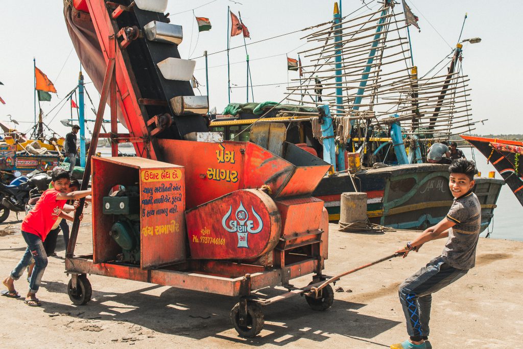 The call of the sea still has an echo in Vanakbara