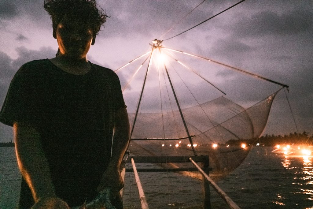 KERALA, GOD’S OWN COUNTRY, FISHING BETWEEN CHICANE AND ANCIENT CHINESE NETS